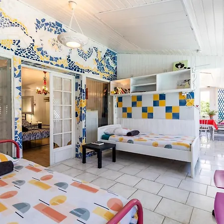 2 A La Maison Mosaic 펜션 *