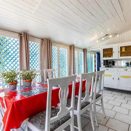2 A La Maison Mosaic