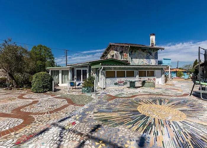 2 A La Maison Mosaic 度假居 *